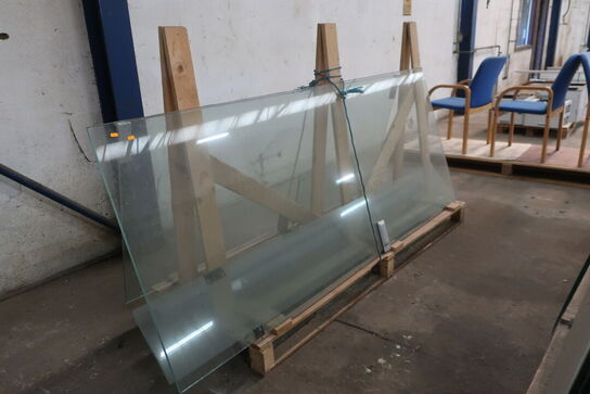 Palle med glas og glasdør