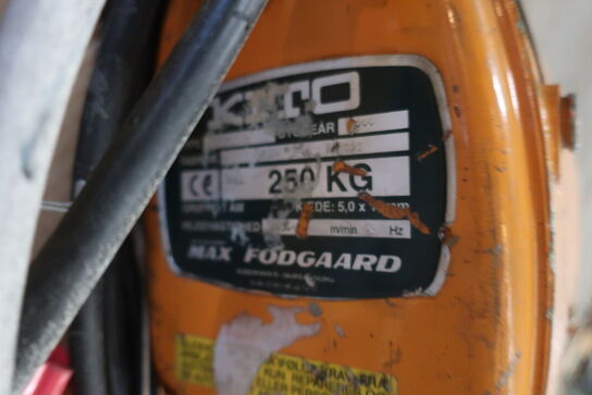 Kran MUNCK/KITO 250 kg inkl. skinnesystem