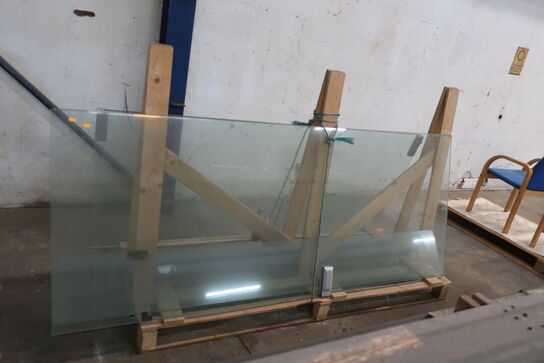 Palle med glas og glasdør