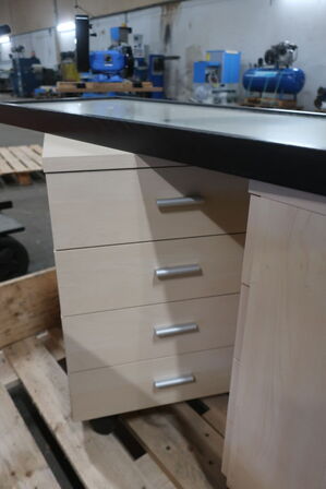 2 stk. kommoder samt spejl