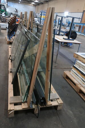 Palle med glas og glasdør