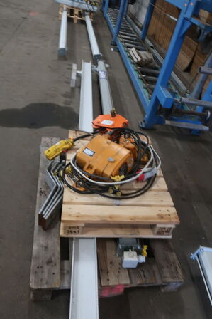 Kran MUNCK/KITO 250 kg inkl. skinnesystem