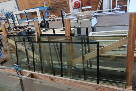 Palle med glas og glasdør