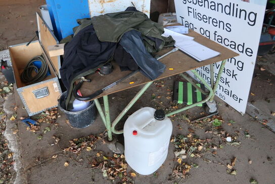 Opbevaringsvogn med indhold