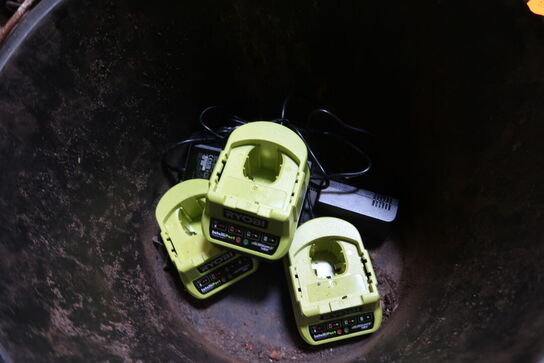 Spand med 3 stk. ladere RYOBI