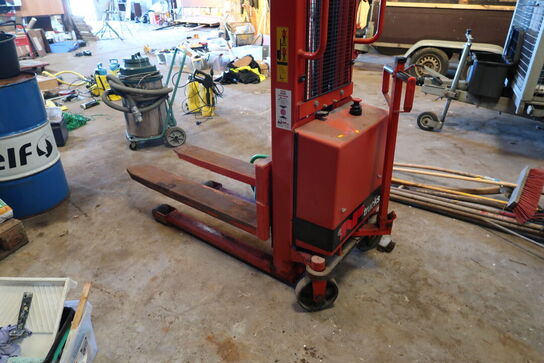 Manuelstabler med ellift NP TRUCKS EHS 800/2850