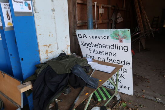 Opbevaringsvogn med indhold