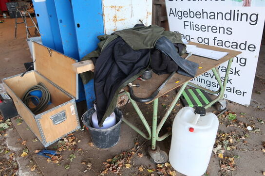 Opbevaringsvogn med indhold