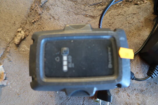 Batteri samt lader HUSQVARNA