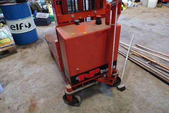 Manuelstabler med ellift NP TRUCKS EHS 800/2850