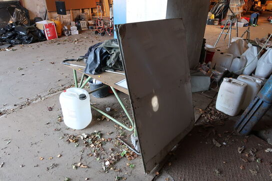 Opbevaringsvogn med indhold