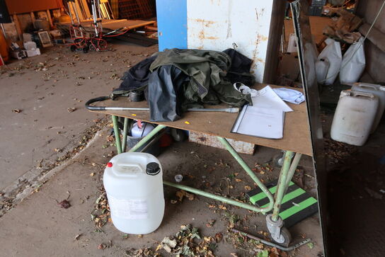 Opbevaringsvogn med indhold