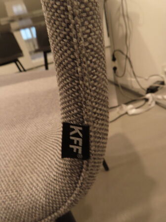2 stk. borde med 4 stk. stole KFF