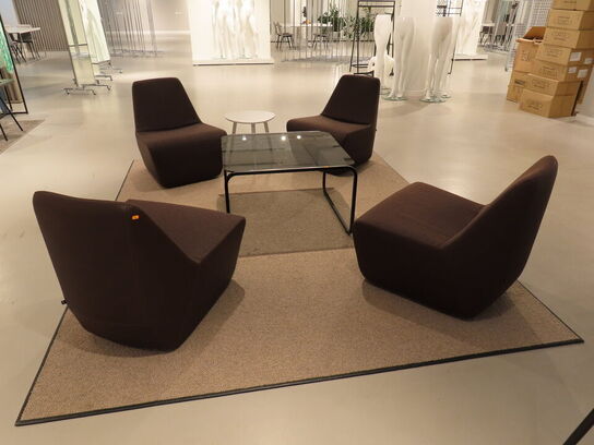 Lounge sæt, m. 4 stole KFF, glasbord, bakkebord og gulvtæppe JAB