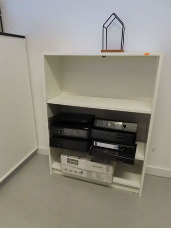 7 stk. kontorreoler samt kommode