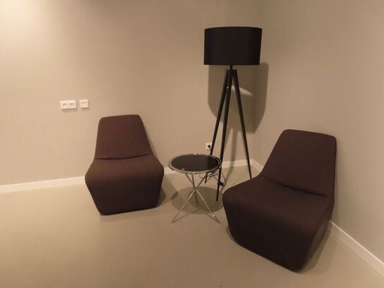 Lounge sæt, m. 2 stole KFF, bakkebord og standerlampe ZUIVER