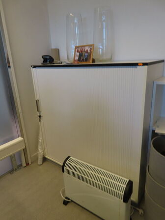 7 stk. kontorreoler samt kommode