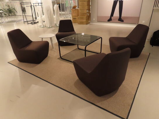 Lounge sæt, m. 4 stole KFF, glasbord, bakkebord og gulvtæppe JAB