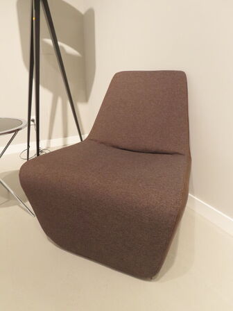 Lounge sæt, m. 2 stole KFF, bakkebord og standerlampe ZUIVER