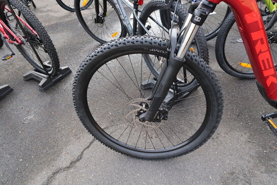 El-mountainbike TREK Marlin +6