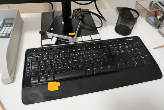 Computerskærm SAMSUNG S24E650 med tastatur