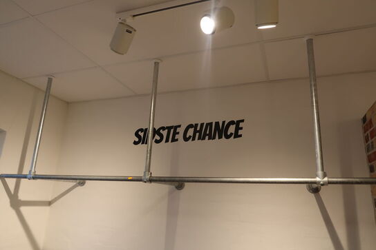 Væg/loftmonteret tøjstativer