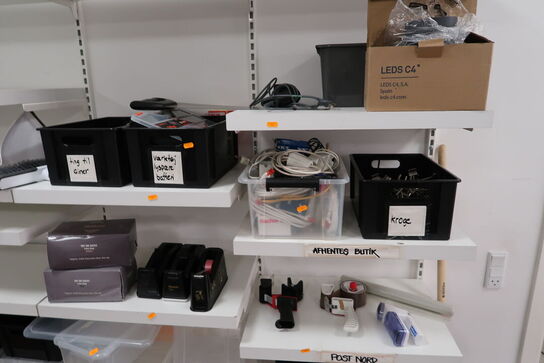 Vægreolsystem med indhold