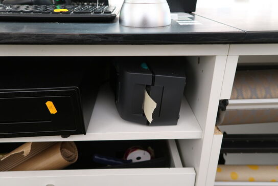 Kasseapparat ELO med bonprinter, håndscanner, pengeskuffe m.m.