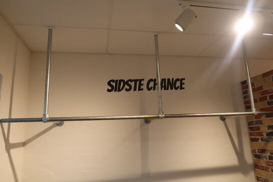 Væg/loftmonteret tøjstativer