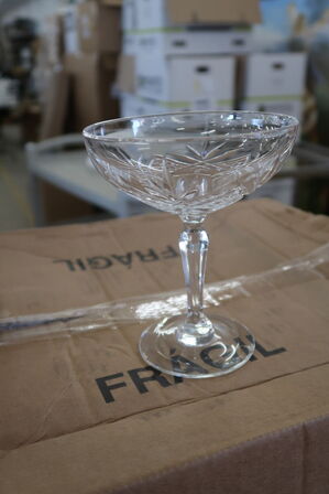 2 kasser div. glas ARCOROC Model: Broadway 