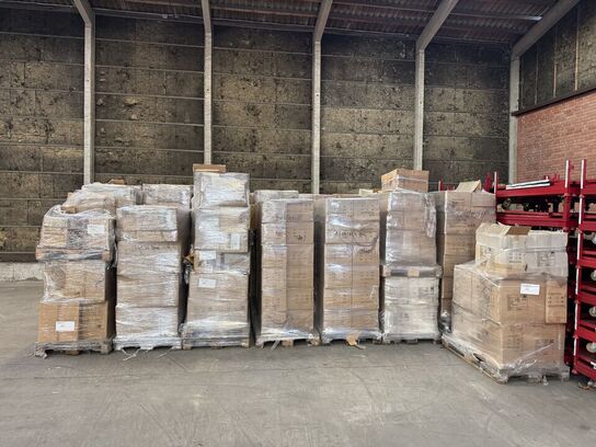 29 paller med diverse brugskunst