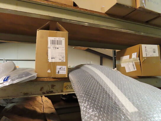 Indhold på pallereol af diverse reservedele