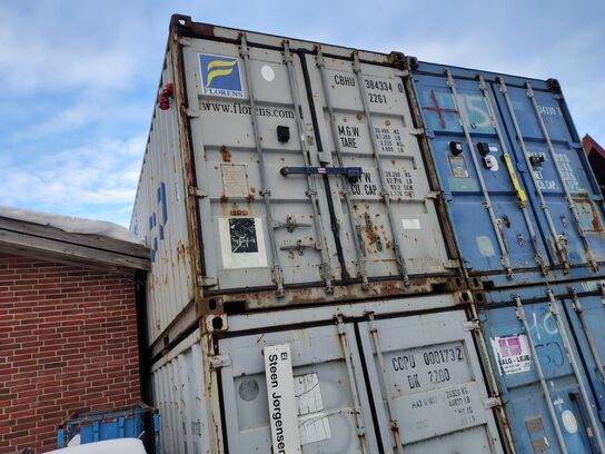 20 fods container med indhold.