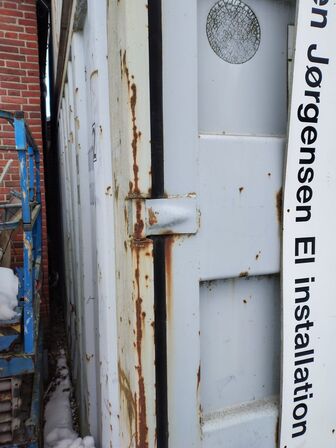 20 fods container med indhold.