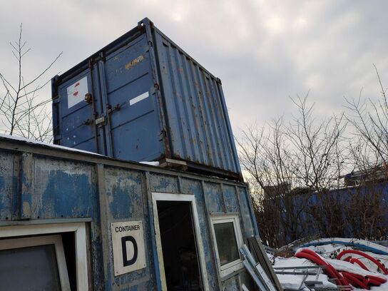 Lille container med indhold (vides ikke).