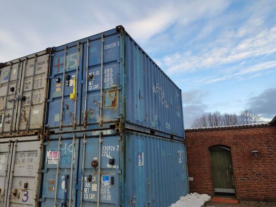 20 fods container med indhold.