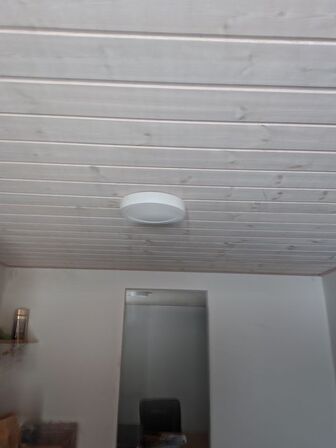 Isoleret container med installeret el.