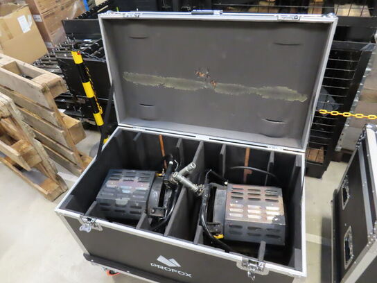 2 stk. Fresnel lamper i Flightcase - DESISTI LEONARDO 2kW