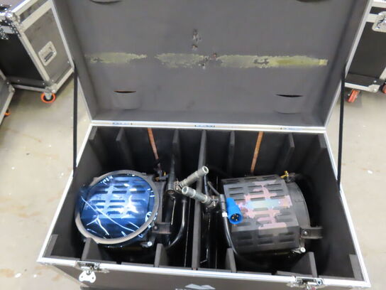 2 stk. Fresnel lamper i Flightcase - DESISTI LEONARDO 2kW