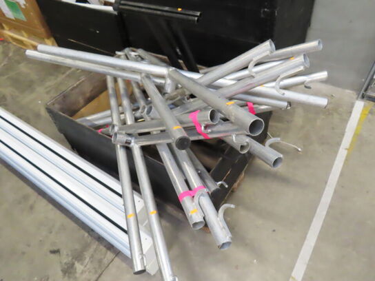 4 stk. X-stativer og 1 stk. keyboardstativ