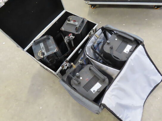 2 stk. teaterlamper i Flightcase og 2 stk. i taske