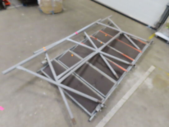 Trappe m. galænder til scene