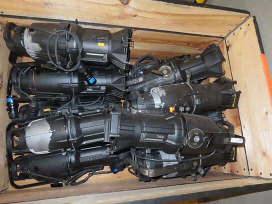 Palle med Fresnel lamper ETC SOURCE FOUR 750