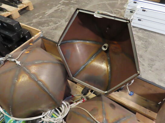 4 stk. Special lamper, med alm fatning samt LED bånd i kanten.