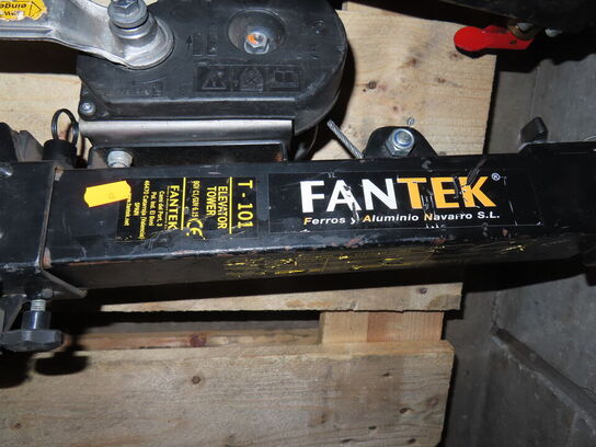 2 stk. Wind-Up stativer med manuelt hejs. FANTEK T-101