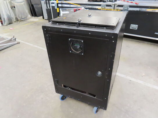 Speciel flightcase med indbygget bord og afskærmning