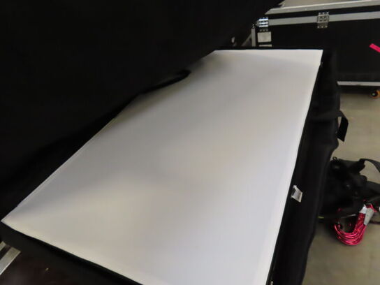 2 stk. afdækningsskærme i taske