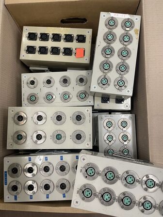 Kasse med patchbokse