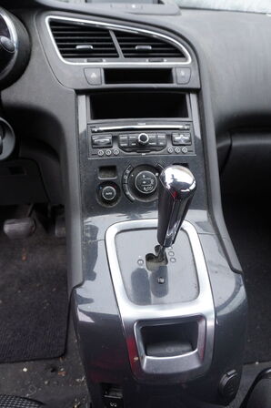 Varebil PEUGEOT 5008 1.6 HDI 112HK ESG (Momsfri)