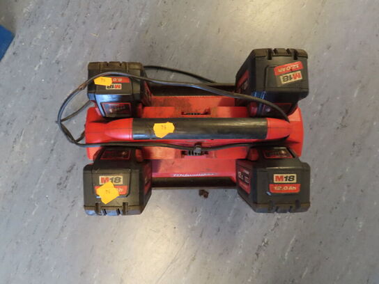 Ladestation, MILWAUKEE M18 PC6 med 4 stk. batterier